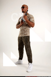 2016 11 RON SMG M4A1 GUARDING POSE 01 C