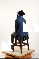 2017 01 DOLORES SITTING PISTOL POSE 03 B