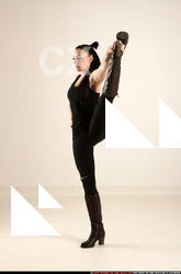 2017 03 CLAUDIA STRETCH POSE1 LEG 01