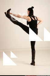 2017 03 CLAUDIA STRETCH POSE1 LEG 03