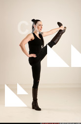 2017 03 CLAUDIA STRETCH POSE1 LEG 07