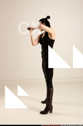 2017 05 CLAUDIA KATANA DEFEND POSE 02 B