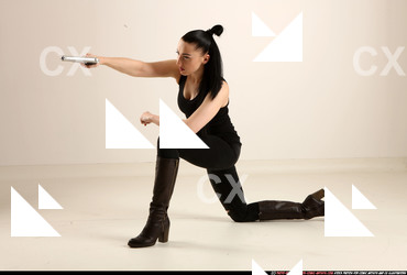 2017 05 CLAUDIA KNEELING AIMING PISTOL 01 B