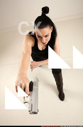 2017 05 CLAUDIA KNEELING AIMING PISTOL 08