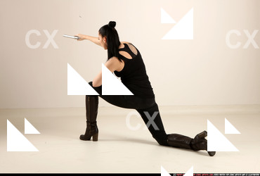 2017 05 CLAUDIA KNEELING AIMING PISTOL 03 B