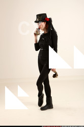 2017 07 VICTORIA STEAMPUNK PHONE POSE2 01 B