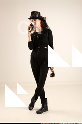 2017 07 VICTORIA STEAMPUNK PHONE POSE2 00 C