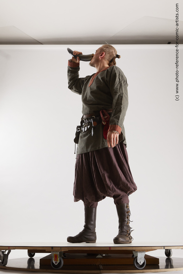 Man Adult Average White Standing poses Costumes