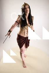 Ancksunamun Standing with Knifes 09