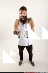 OSCAR DUAL PISTOLS POSE1 00 A