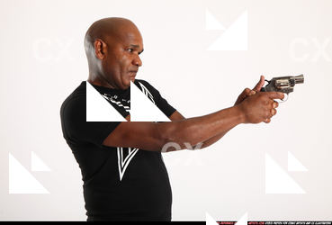 Gael Casaus-aiming-revolver