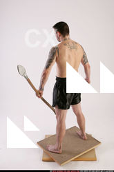 DAREON-HOLDING-SPEAR