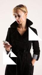 rachel-smartphone-browsing