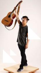 Jerald-lifting-guitar