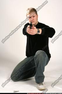 JANISONE KNEELING AIMING 01