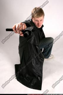 JANISONE KNEELING AIMING2