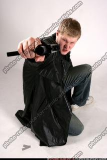 JANISONE KNEELING AIMING2