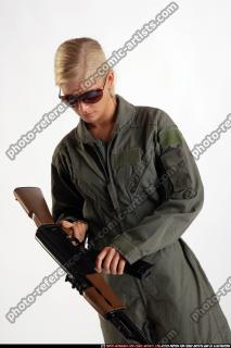 ARMY RELOADING AK FEMALE 01.jpg