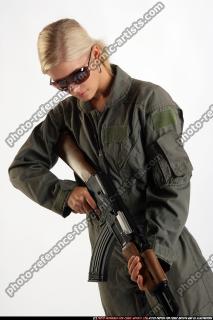 ARMY RELOADING AK FEMALE 04.jpg