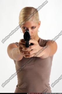 aiming-pistol-female