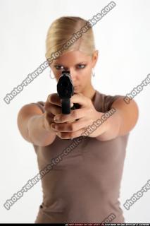 IVA AIMING PISTOL FEMALE 09.jpg