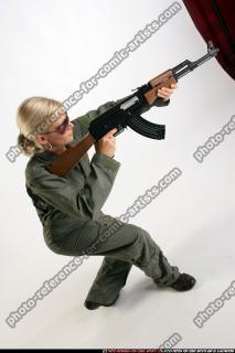 AMRY SOLDIER SNEAKING AK FEMALE 01.jpg