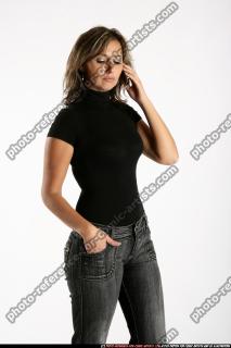 TEANORA CALLING CELLPHONE 01.JPG