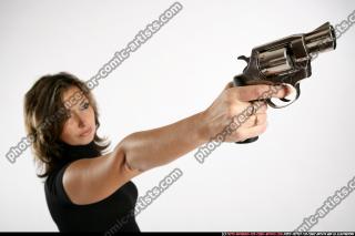 woman-aiming-revolver