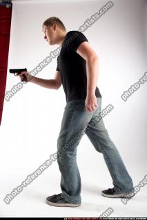 JANISONE-POSE1-PISTOL