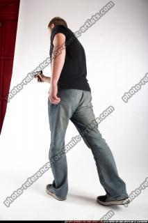 JANISONE-POSE1-PISTOL