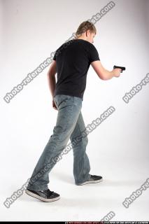 JANISONE-POSE1-PISTOL