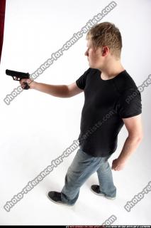 JANISONE-POSE1-PISTOL