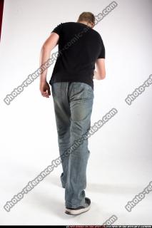 JANISONE-POSE1-PISTOL