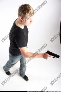 JANISONE-POSE1-PISTOL