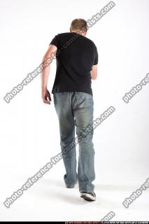 JANISONE-POSE1-PISTOL