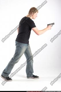 JANISONE-POSE1-PISTOL