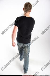 JANISONE-POSE1-PISTOL