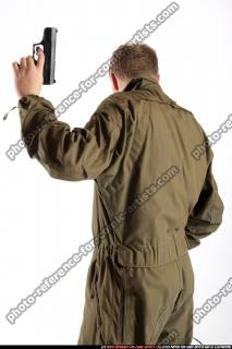 2009 01 JANISONE PISTOL POSE1 02.jpg