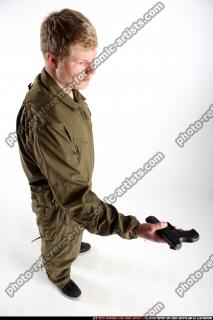 2009 01 JANISONE GIVING PISTOL 01.jpg