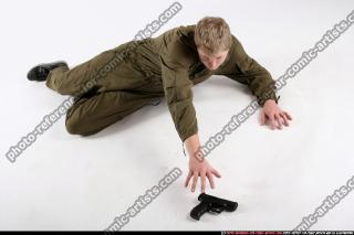 2009 03 JANISONE PICKING UP PISTOL03.jpg