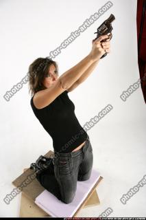 2009 04 WOMAN KNEELING SHOOTING UP 03 A.jpg