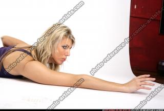 2009 06 BLONDE2 STRETCHING OUT 17.jpg