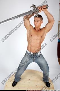 2009 08 NICO SWORD DEFEND POSE 01.jpg