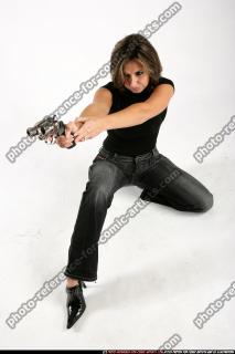 2009 10 WOMAN KNEELING SHOOTING REVOLVER 04.jpg
