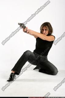 2009 10 WOMAN KNEELING SHOOTING REVOLVER 03.jpg