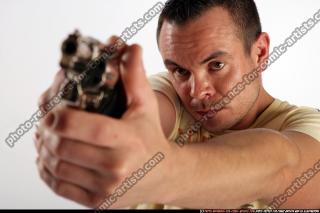 2009 12 JOHNNY AIMING REVOLVER 09.jpg