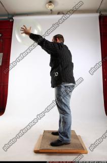 2010 02 DANIEL THROWING BALL2 02 C