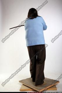 oldwoman-defend-pose-katana