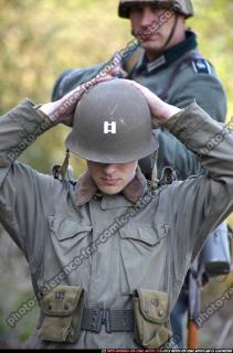 2010 03 WW2 INFANTRY GUARDING SURRENDERED PRISONER 07.jpg