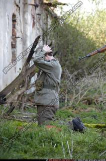 2010 03 WW2 INFANTRY GUARDING SURRENDERED PRISONER 09.jpg